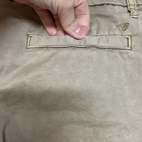 American Eagle Outfitters size 8 Midi Chino Tan Color Mid-rise 5” Inseam Shorts - Picture 6 of 12